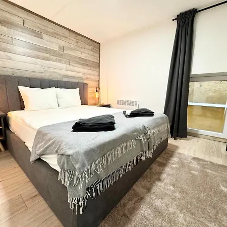 R5 Patio 2 Bedrooms Free Parking アパート ブダペスト