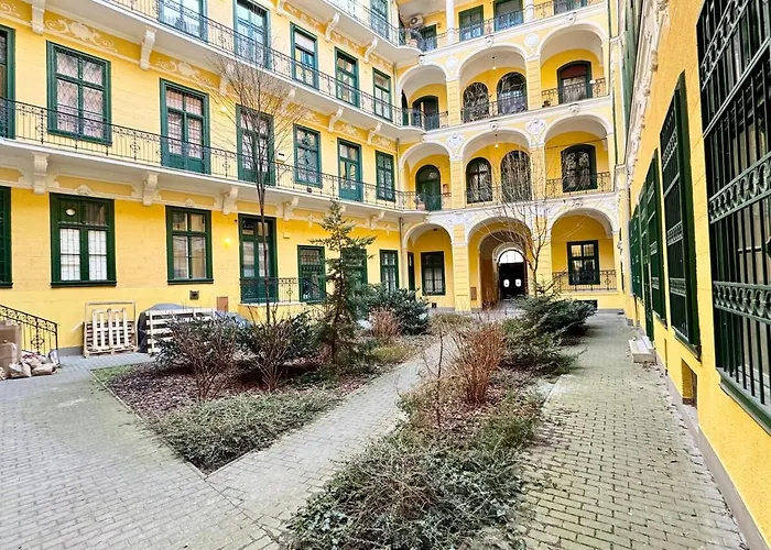 Apartament R5 Patio 2 Bedrooms Free Parking *