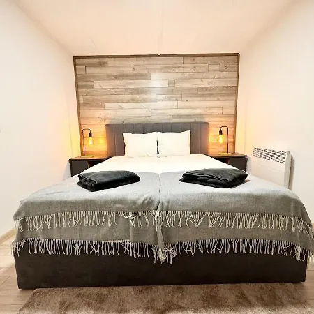 R5 Patio 2 Bedrooms Free Parking *