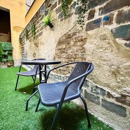 R5 Patio 2 Bedrooms Free Parking Apartman