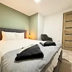R5 Patio 2 Bedrooms Free Parking *